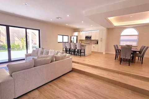 House in Boynton Beach, Florida 5 bedrooms, 278.61 sq.m. № 1949020 - photo 12