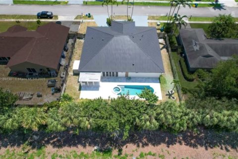 House in Boynton Beach, Florida 5 bedrooms, 278.61 sq.m. № 1949020 - photo 18