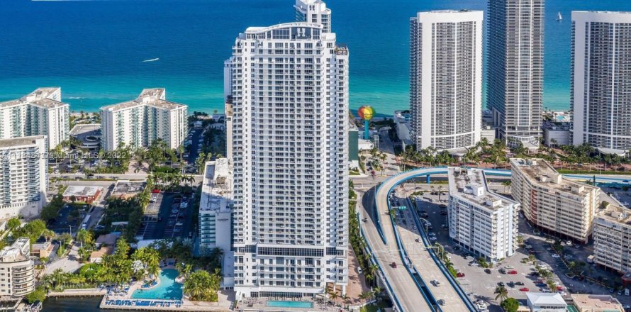 Condo à Hollywood, Floride, 2 chambres  № 2012215