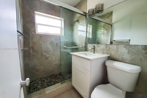 Снять в аренду виллу или дом в Норт-Майами-Бич, Флорида 2 спальни, 74.97м2, № 1990466 - фото 10