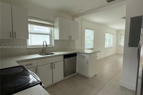 Снять в аренду виллу или дом в Норт-Майами-Бич, Флорида 2 спальни, 74.97м2, № 1990466 - фото 8