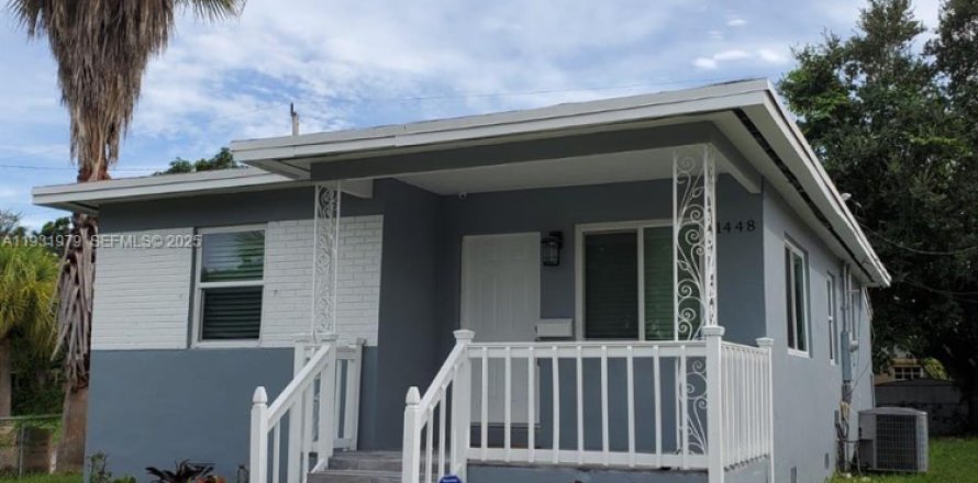 Дом в Норт-Майами-Бич, Флорида 2 спальни, 74.97м2 № 1990466