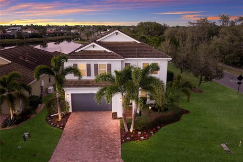 House in Lakewood Ranch, Florida 5 bedrooms, 269.97 sq.m. № 2143004