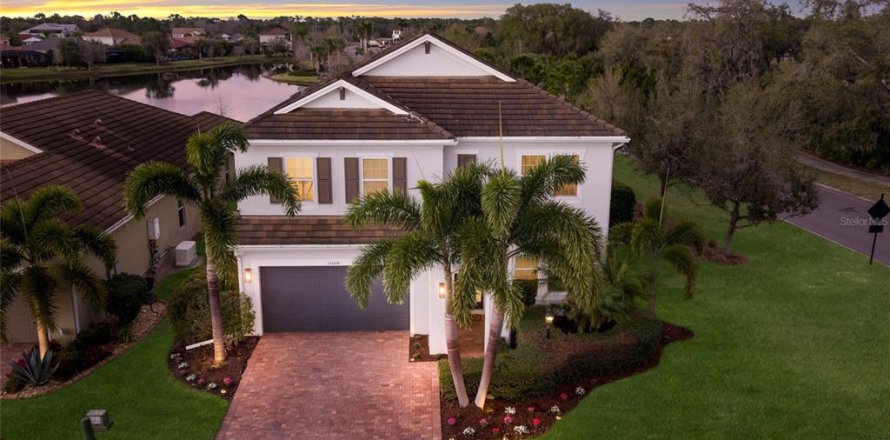 House in Lakewood Ranch, Florida 5 bedrooms, 269.97 sq.m. № 2143004