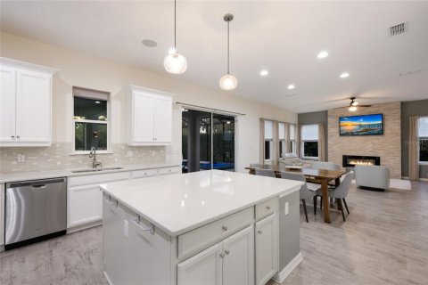 House in Lakewood Ranch, Florida 5 bedrooms, 269.97 sq.m. № 2143004 - photo 7