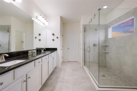 House in Lakewood Ranch, Florida 5 bedrooms, 269.97 sq.m. № 2143004 - photo 15