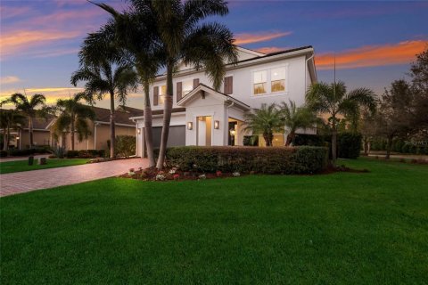 House in Lakewood Ranch, Florida 5 bedrooms, 269.97 sq.m. № 2143004 - photo 4