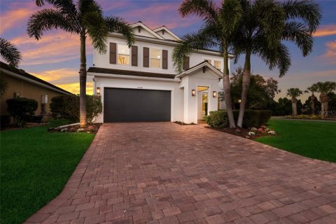 House in Lakewood Ranch, Florida 5 bedrooms, 269.97 sq.m. № 2143004 - photo 2