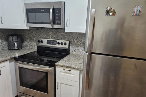 Condo in Deerfield Beach, Florida, 2 bedrooms  № 1892289 - photo 5