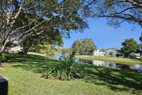 Condo in Deerfield Beach, Florida, 2 bedrooms  № 1892289 - photo 16