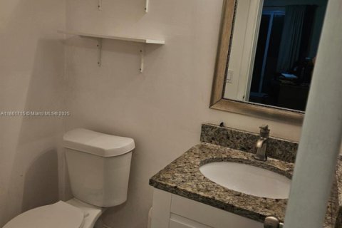 Condo in Deerfield Beach, Florida, 2 bedrooms  № 1892289 - photo 11