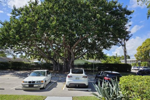 Condo in Deerfield Beach, Florida, 2 bedrooms  № 1892289 - photo 14