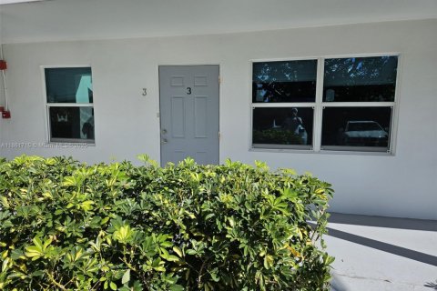 Condo in Deerfield Beach, Florida, 2 bedrooms  № 1892289 - photo 1