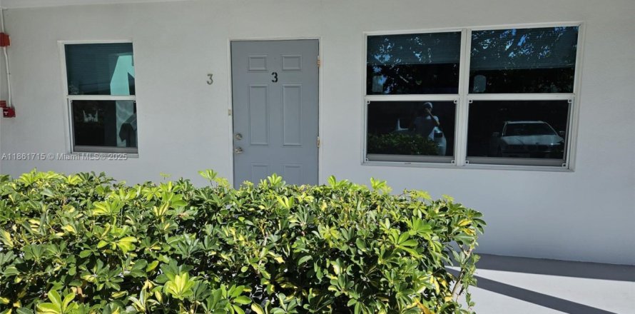 Condo in Deerfield Beach, Florida, 2 bedrooms № 1892289