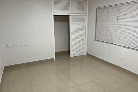 Снять в аренду кондоминиум в Норт-Майами-Бич, Флорида 2 спальни, 69.68м2, № 1992853 - фото 6