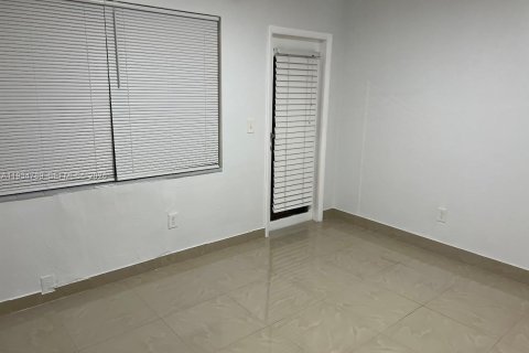 Снять в аренду кондоминиум в Норт-Майами-Бич, Флорида 2 спальни, 69.68м2, № 1992853 - фото 10