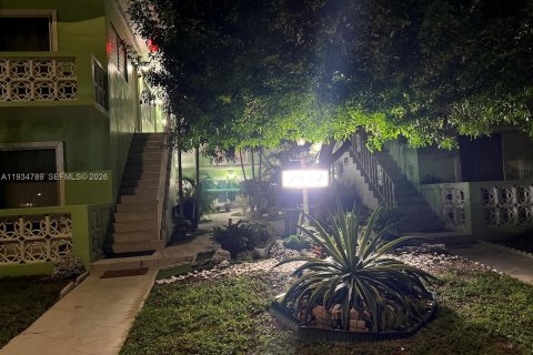 Снять в аренду кондоминиум в Норт-Майами-Бич, Флорида 2 спальни, 69.68м2, № 1992853 - фото 14