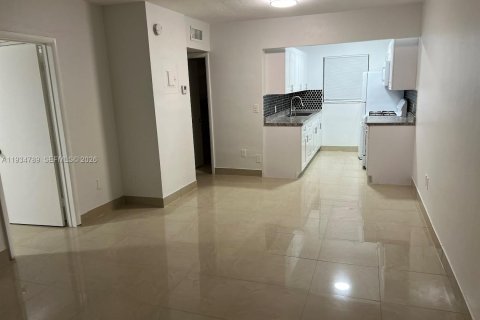 Снять в аренду кондоминиум в Норт-Майами-Бич, Флорида 2 спальни, 69.68м2, № 1992853 - фото 2