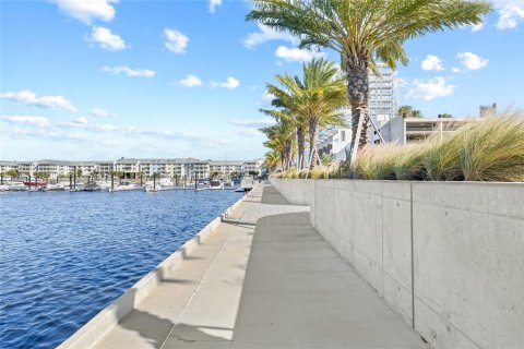 Adosado en venta en Tampa, Florida, 3 dormitorios, 205.31 m2 № 2226430 - foto 3