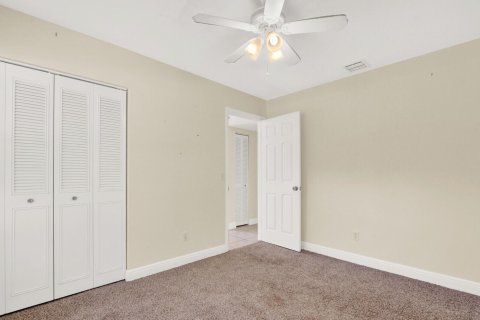 House in Stuart, Florida 4 bedrooms, 191.66 sq.m. № 2270448 - photo 28