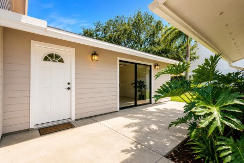 House in Stuart, Florida 4 bedrooms, 191.66 sq.m. № 2270448 - photo 3