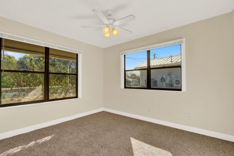 House in Stuart, Florida 4 bedrooms, 191.66 sq.m. № 2270448 - photo 30