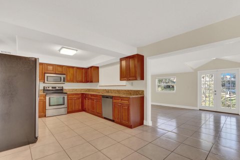 House in Stuart, Florida 4 bedrooms, 191.66 sq.m. № 2270448 - photo 16