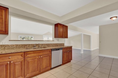 House in Stuart, Florida 4 bedrooms, 191.66 sq.m. № 2270448 - photo 20