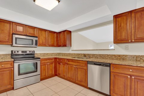 House in Stuart, Florida 4 bedrooms, 191.66 sq.m. № 2270448 - photo 18