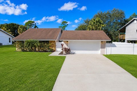 House in Stuart, Florida 4 bedrooms, 191.66 sq.m. № 2270448