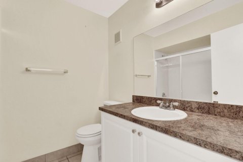 House in Stuart, Florida 4 bedrooms, 191.66 sq.m. № 2270448 - photo 29
