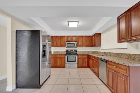 House in Stuart, Florida 4 bedrooms, 191.66 sq.m. № 2270448 - photo 17