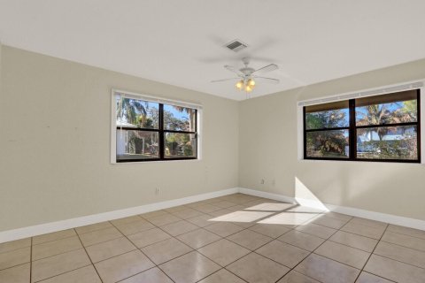 House in Stuart, Florida 4 bedrooms, 191.66 sq.m. № 2270448 - photo 23