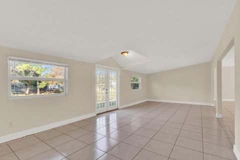 House in Stuart, Florida 4 bedrooms, 191.66 sq.m. № 2270448 - photo 14