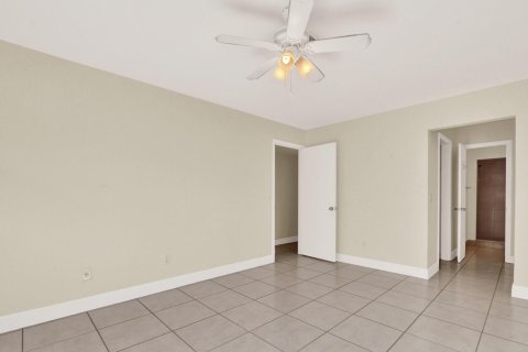 House in Stuart, Florida 4 bedrooms, 191.66 sq.m. № 2270448 - photo 24