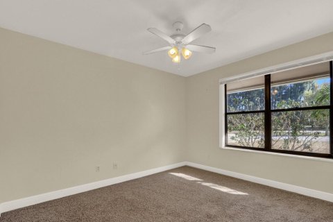House in Stuart, Florida 4 bedrooms, 191.66 sq.m. № 2270448 - photo 27