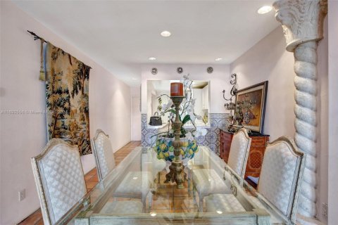 Condo in Hallandale Beach, Florida, 2 bedrooms  № 2053807 - photo 20