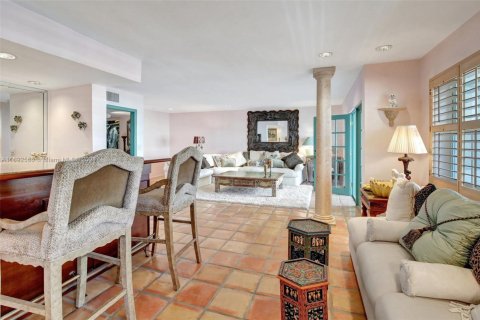 Condo in Hallandale Beach, Florida, 2 bedrooms  № 2053807 - photo 13