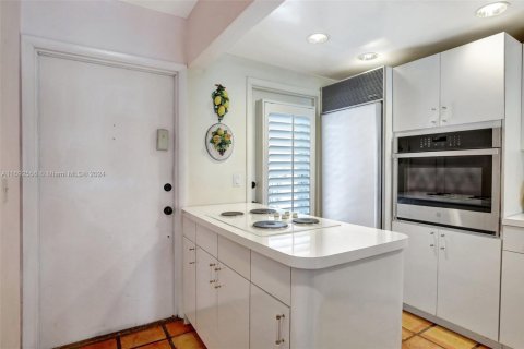Condo in Hallandale Beach, Florida, 2 bedrooms  № 2053807 - photo 25