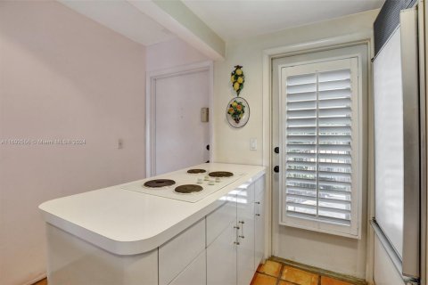 Condo in Hallandale Beach, Florida, 2 bedrooms  № 2053807 - photo 27