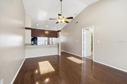 Adosado en venta en Treasure Island, Florida, 2 dormitorios, 85.47 m2 № 2095745 - foto 18