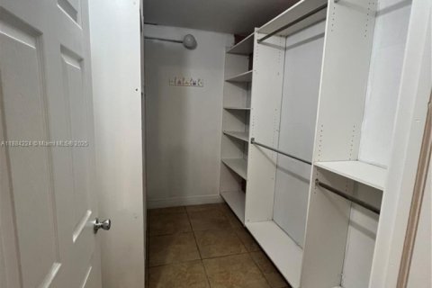 Снять в аренду кондоминиум в Майами, Флорида 2 спальни, 92.25м2, № 1930992 - фото 12