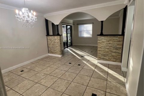 Снять в аренду кондоминиум в Майами, Флорида 2 спальни, 92.25м2, № 1930992 - фото 4