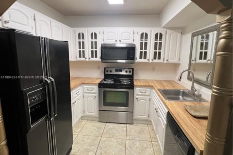Снять в аренду кондоминиум в Майами, Флорида 2 спальни, 92.25м2, № 1930992 - фото 2