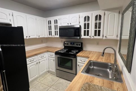 Снять в аренду кондоминиум в Майами, Флорида 2 спальни, 92.25м2, № 1930992 - фото 3