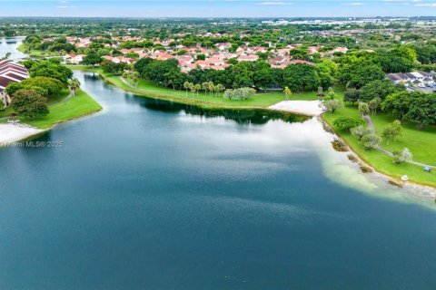 Снять в аренду кондоминиум в Майами, Флорида 2 спальни, 92.25м2, № 1930992 - фото 13