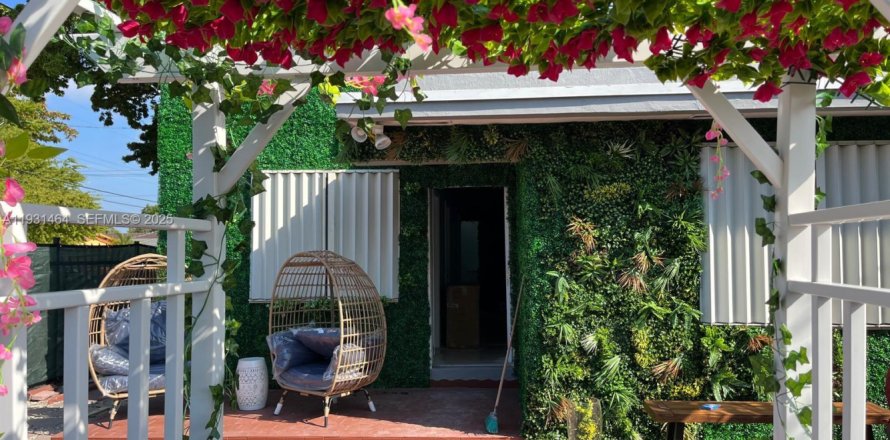 Дом в Майами, Флорида 7 спален, 116.41м2 № 1990112