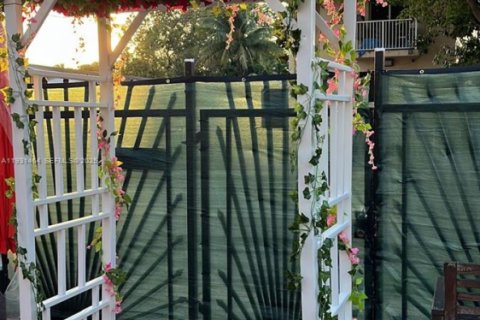 Купить виллу или дом в Майами, Флорида 7 спален, 116.41м2, № 1990112 - фото 10