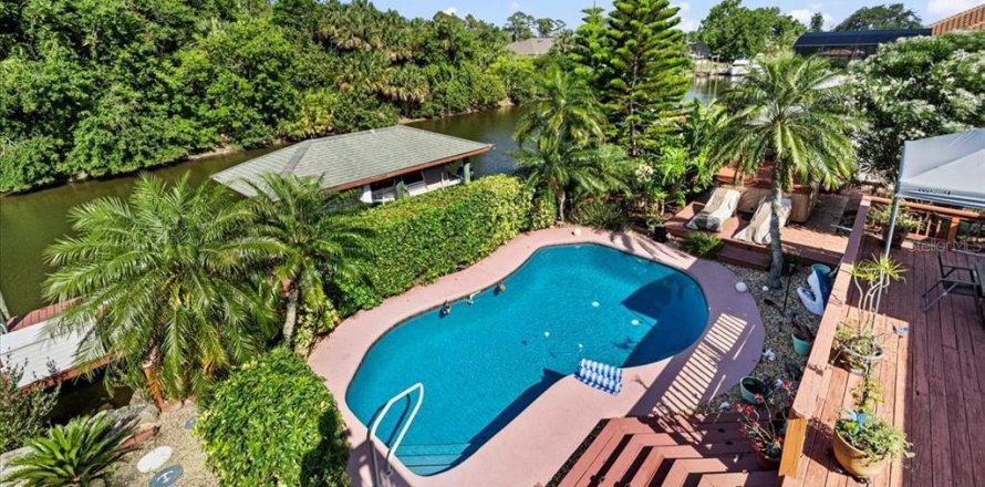 House in Palm Coast, Florida 3 bedrooms, 150.87 sq.m. № 1690145