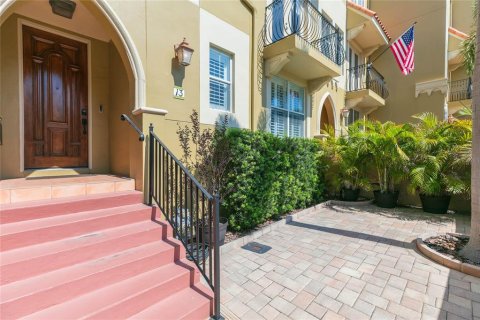 Townhouse in Tampa, Florida 3 bedrooms, 285.86 sq.m. № 2109960 - photo 4